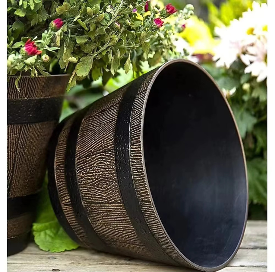 Braunes Kunststoff-Pflanzgefäß in Weinfass-Optik für Garten und Innenbereich - Bild 2