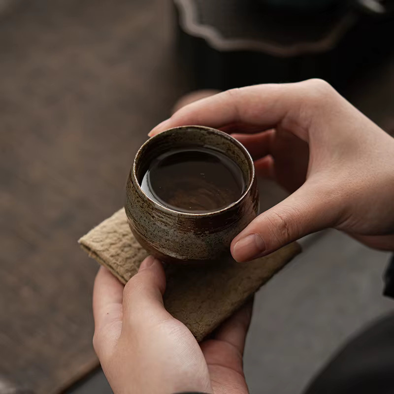 Handgemachte Steinzeug Teetasse im japanischen Stil, braun - Bild 2