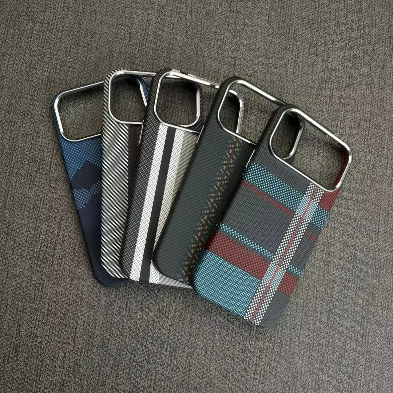 MagSafe Slim PC-Hülle mit Carbonfaser-Muster für Apple iPhone 17 Air, 16, 15, 14, 13 Pro Max mit Metall-Kameraabdeckung in Schwarz und Multicolour - Bild 1