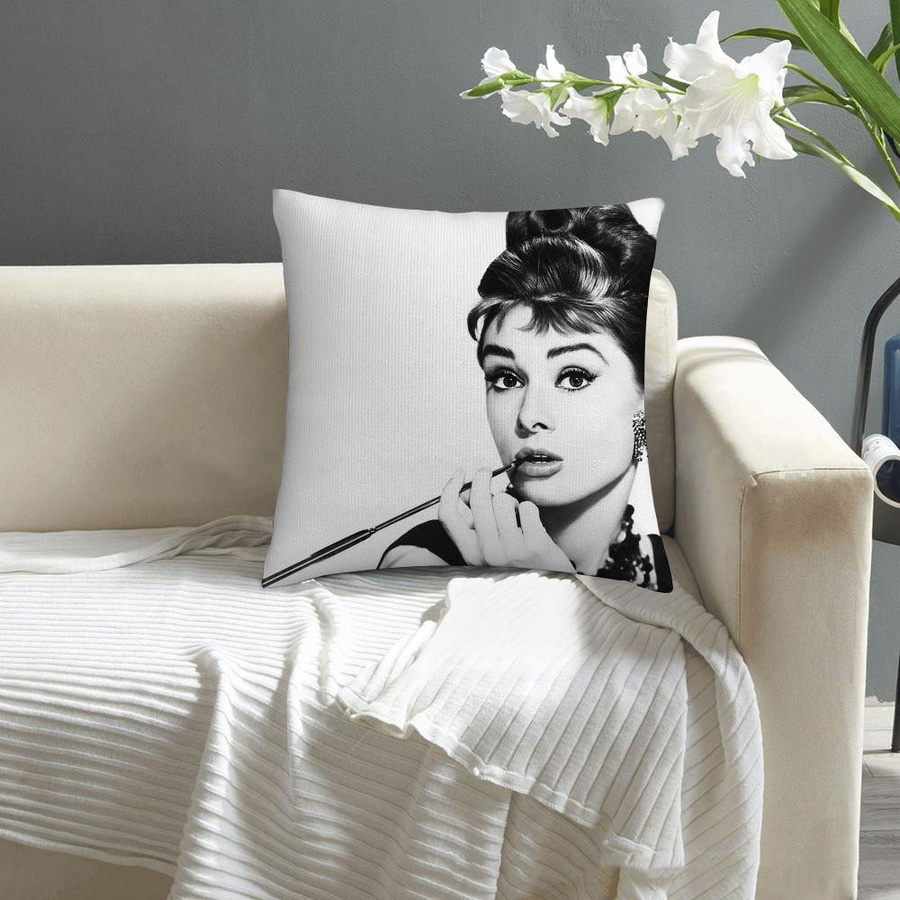 Doja Home Dekorative Kissenbezüge Audrey Hepburn Plüsch mit doppelseitigem Druck, B/B/H: 40,6 x 40,6 cm - Bild 3