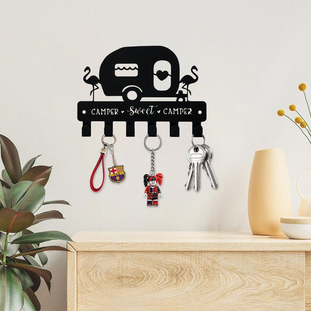 DDPNKL Camper-Schlüsselhalter aus Metall in Schwarz mit 6 Haken für die Wanddekoration im rustikalen Design - Bild 1