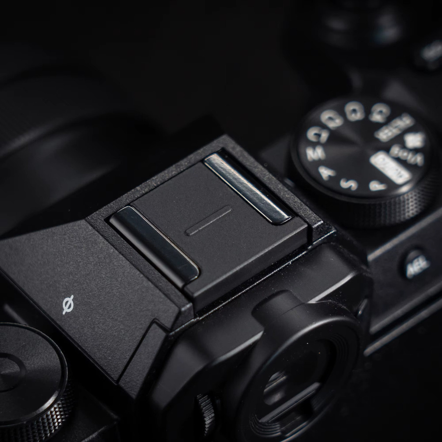 Fujifilm Kamera-Blitzschuhabdeckung aus Metall in Gold für XS10 XM5 XE4 XT5 XT30II XH2S XA7 X100VI XT50 als staubdichter Blitzschuhschutz - Bild 2