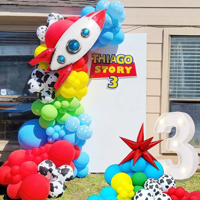 Rakete Thema Ballon Bogen Kit für Kindergeburtstage in Mehrfarbig mit 40 Zoll Ballons und Wolken-Design - Bild 1