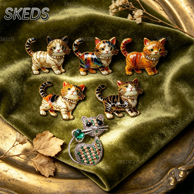 SKEDS Brosche, Kätzchen, Mehrfarbig, Gestreift, Strass, Emaille, Unisex - Bild 1