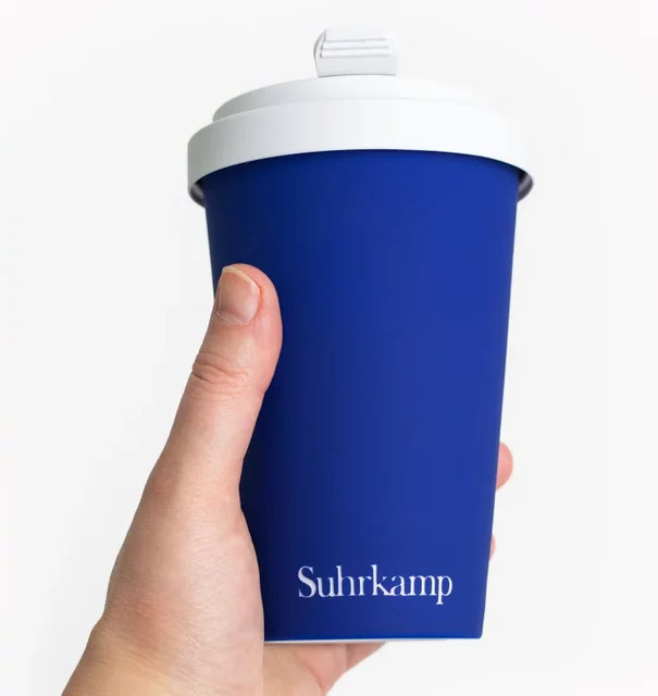Suhrkamp × KPM Porzellan-Becher in Blau - Bild 1