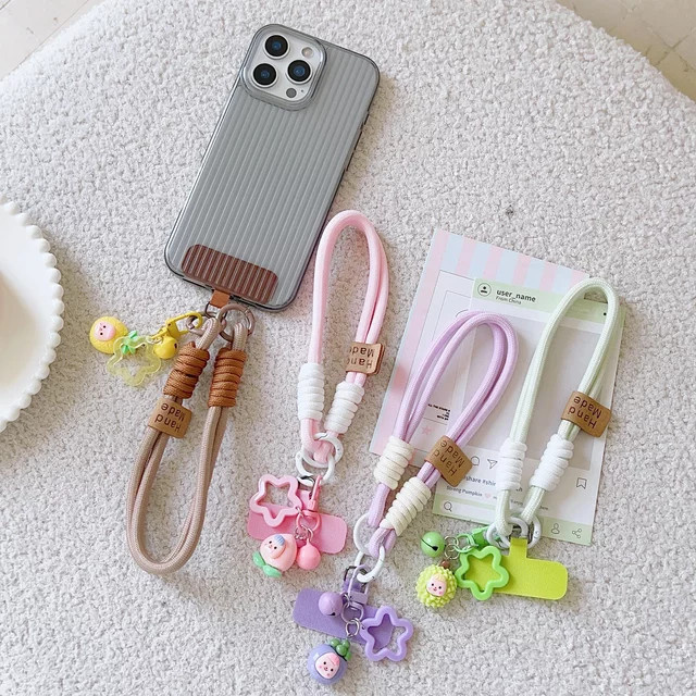 Universelles geflochtenes Handy-Lanyard für iPhone 17 Pro Max mit Cartoon-Puppe und Stern-Hängekette in Multicolour - Bild 1