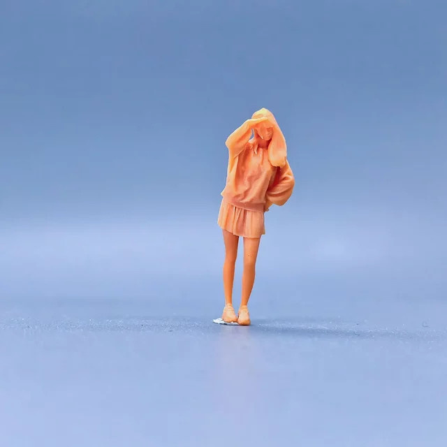 EHCMODEL Süßes Mädchen im kurzen Rock, Miniatur Diorama, unbemalt - Bild 1