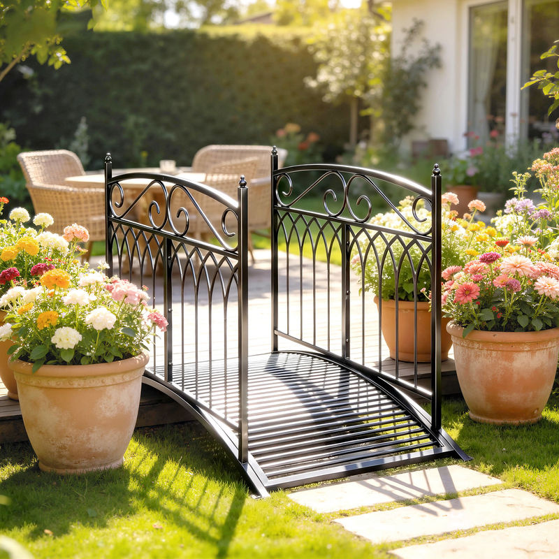 Outsunny Gartenbrücke aus Metall in Schwarz mit Sicherheitsgeländern im Barockstil, Breite: 135,5 cm - Bild 2