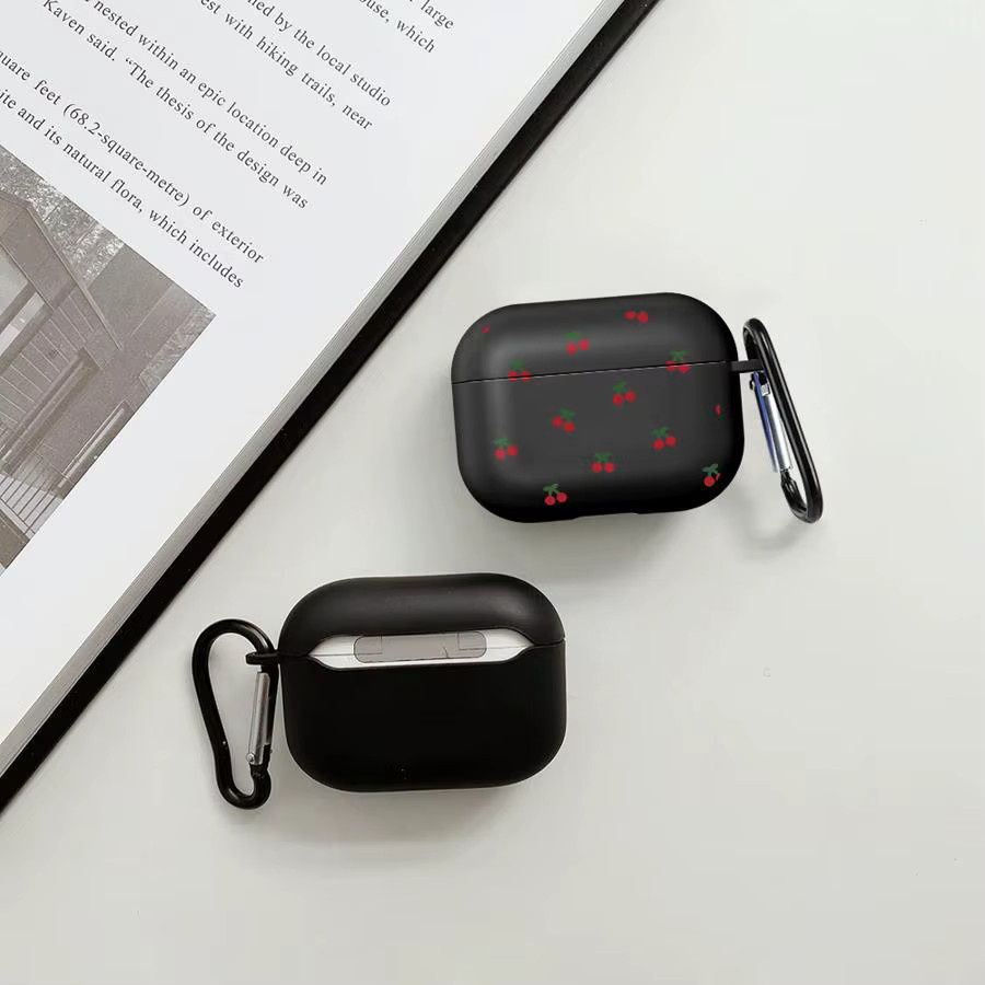 Schutzhülle für Apple AirPods 1, 2, 3 und Pro/Pro 2 mit niedlichem Cartoon-Kirsch-Lichee-Muster in Schwarz - Bild 4
