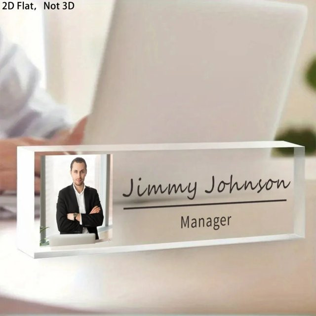 Personalisierter Acrylblock mit individuellem Foto und Text von Hello Young, moderner Tischdekor in Transparent und Weiß, rechteckiger Acrylrahmen für dein Erinnerungsgeschenk - Bild 1