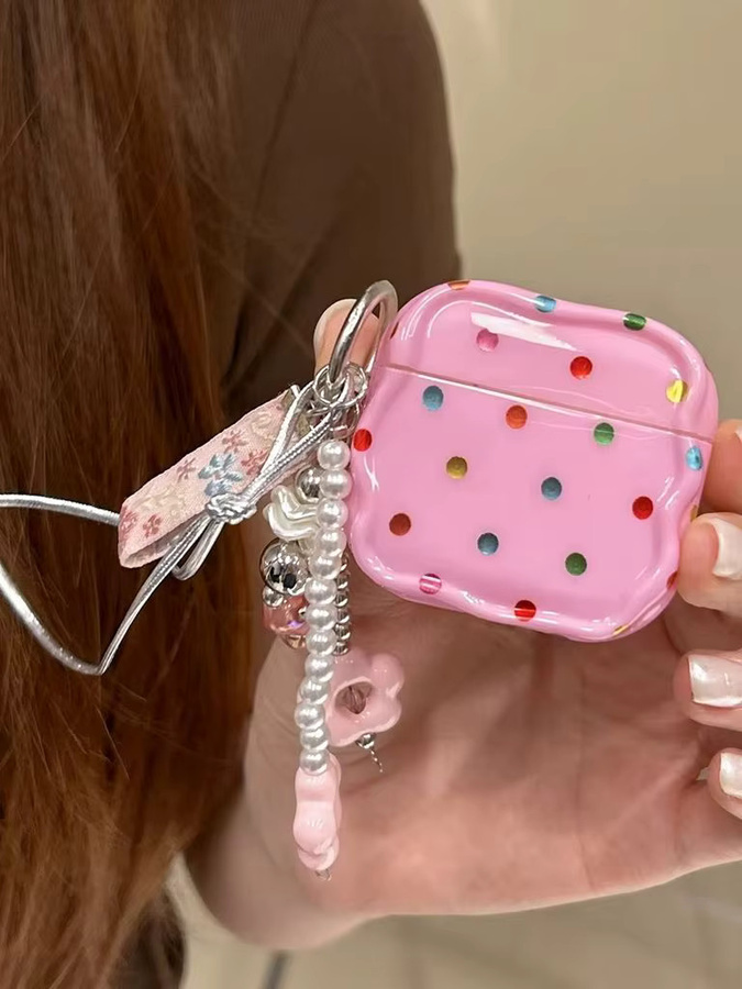 Stoßfeste AirPods Schutzhülle von Apple in Dopamin-Rosa mit Polka-Dot-Muster, vergoldet und mit Perlenanhänger, passend für AirPods 1, 2, 3, 4 und Pro 2/3 - Bild 3