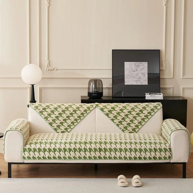Rutschfester Plüsch Sofabezug in Grün mit Gitter-Design, 70 x 70 cm - Bild 1
