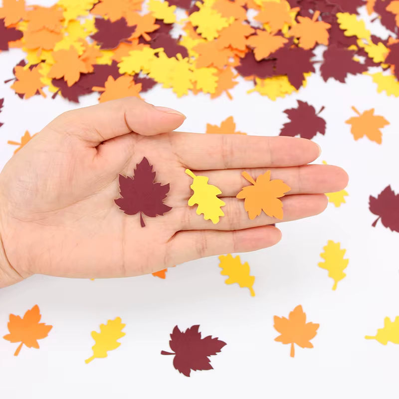 100 Stück VRISE Herbst Ahornblatt Konfetti aus Papier in Mehrfarbig für Thanksgiving, Hochzeit und Geburtstag als Desktop-Dekoration - Bild 2
