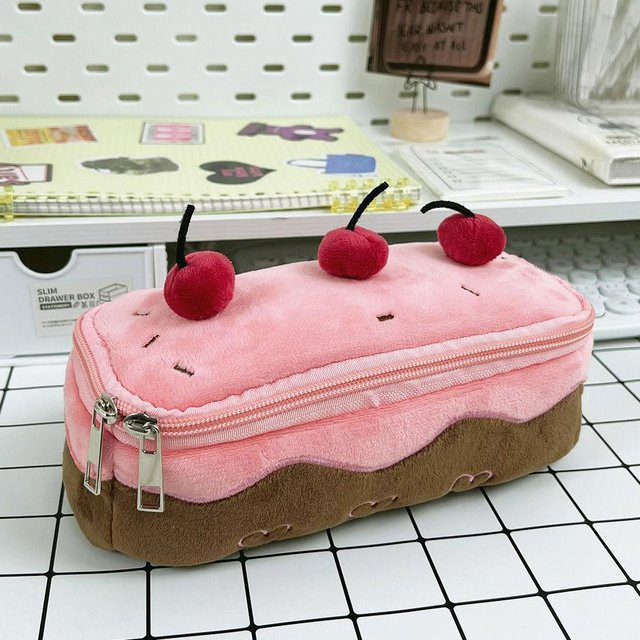 Yiran Federmäppchen Kirschkuchen aus Plüsch in Pink mit großer Kapazität für Schüler und Kinder - Bild 1