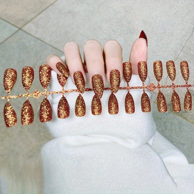 QIC Nail Art Künstliche Nägel, braun, schimmernd, 24 Teile - Bild 1