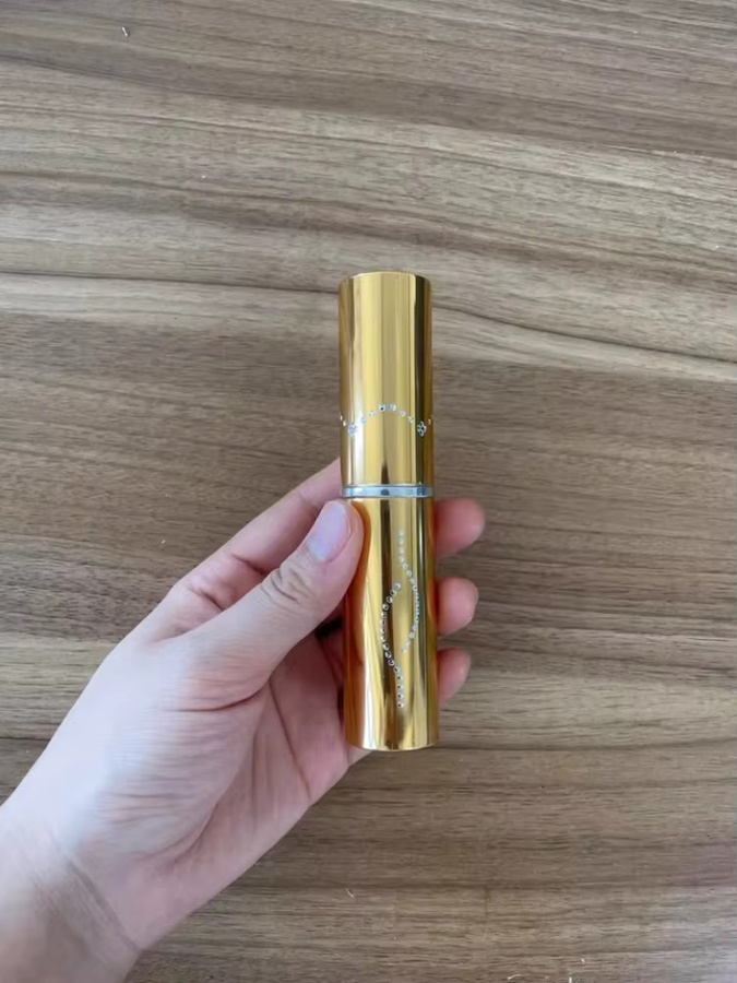 Tragbare USB-Taschenlampe in Lippenstiftform als Schlüsselanhänger in Rosa - Bild 3