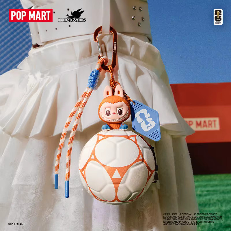 POP MART THE MONSTERS X FIFA Mini-Fußballtasche Blindbox, Taschenanhänger - Bild 2