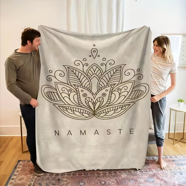 NAMASTE Lotusblumen-Decke LjqFive weicher Überwurf mit floralem Design in Grau, B/H: 75 x 90 cm - Bild 1