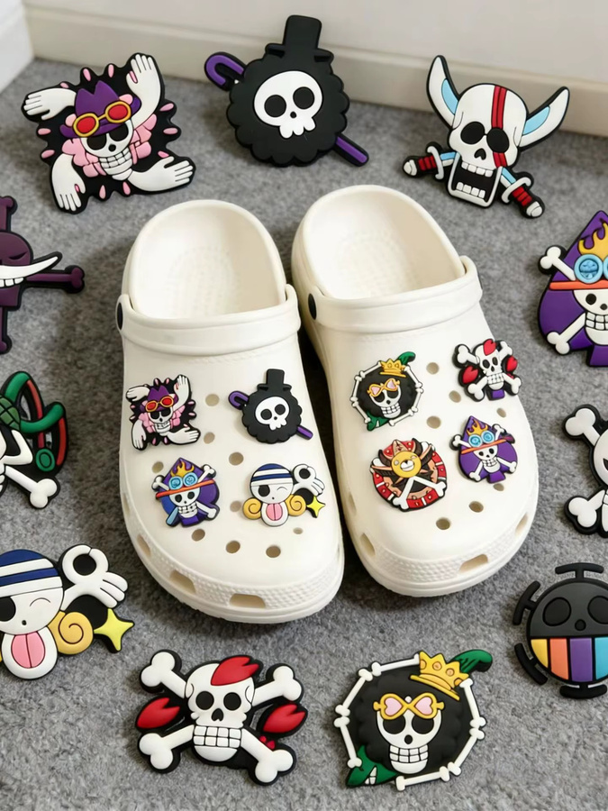 Bandai Schuhcharms-Set, Cartoon-Piratenschädel, PVC, 16-teilig - Bild 1