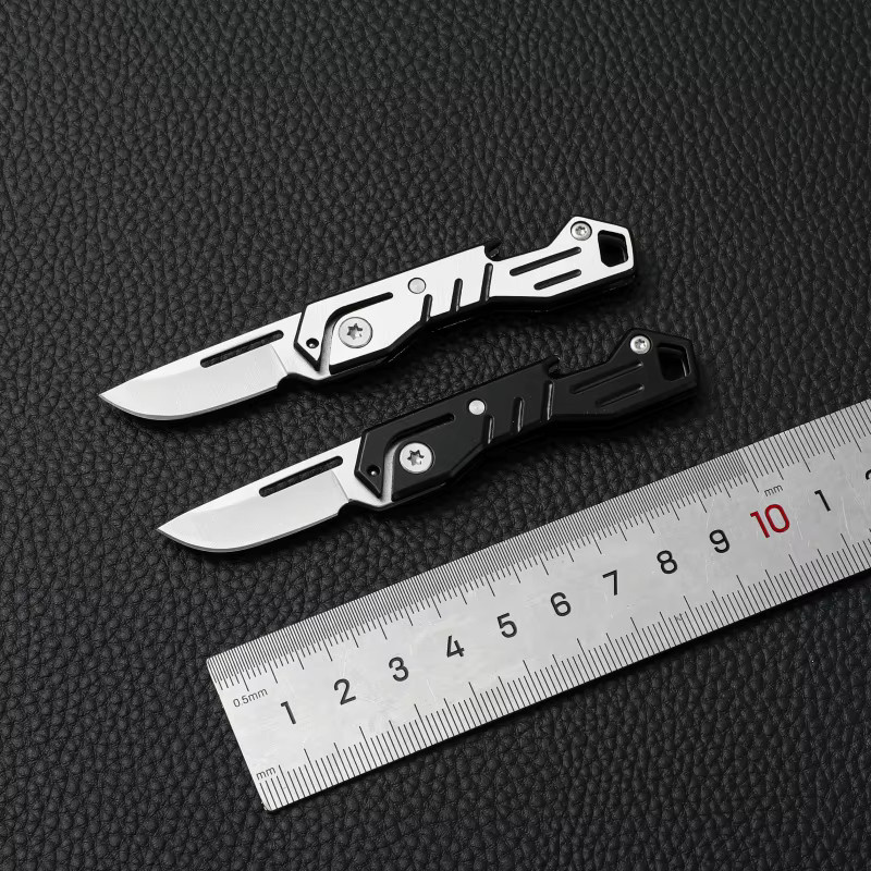 Mini EDC Klappmesser aus Edelstahl mit Flaschenöffner in Schwarz - Bild 2