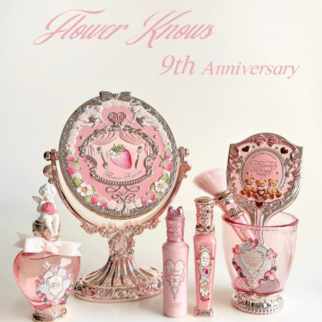 Flower Knows Desktop-Spiegel im Vintage-Design mit Luftkissenkamm und Make-up-Pinselbecher in floraler Optik - Bild 1