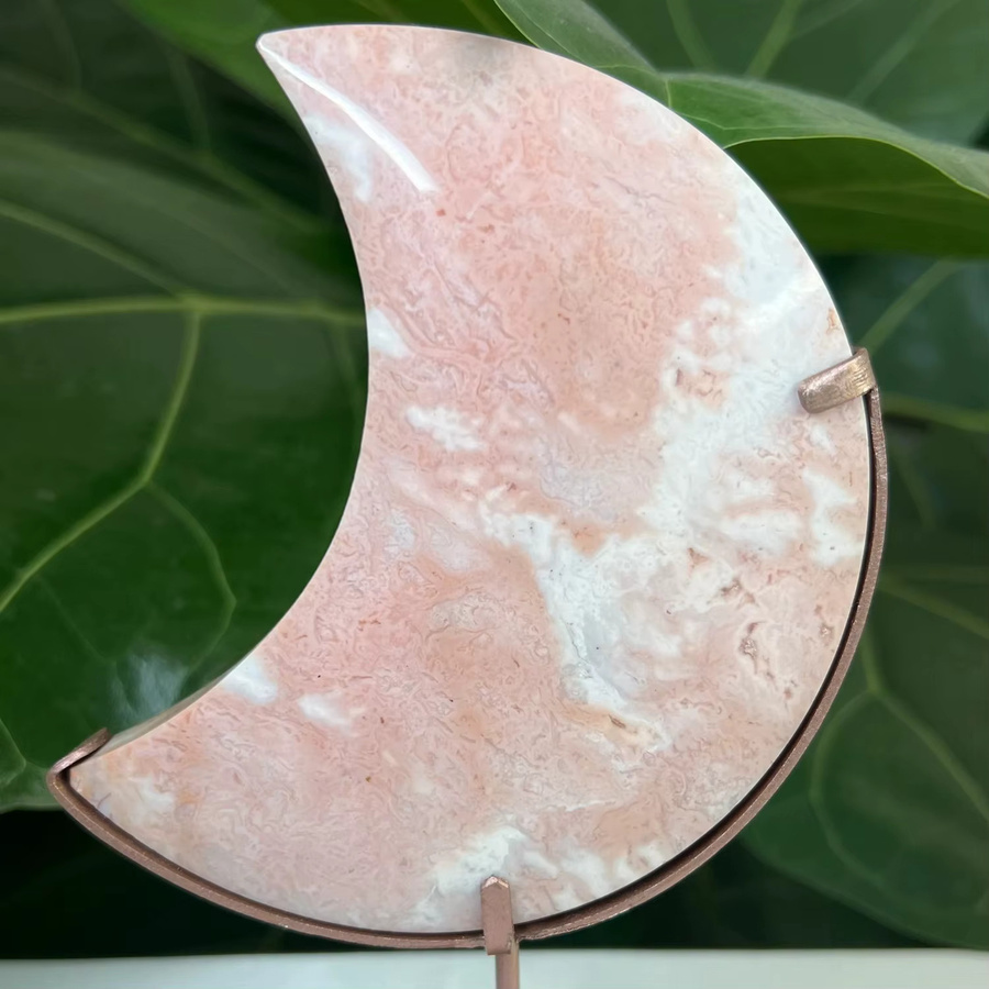 CrystalHola Opal-Mondkristall in Rosa als abstrakte Tischdekoration - Bild 2