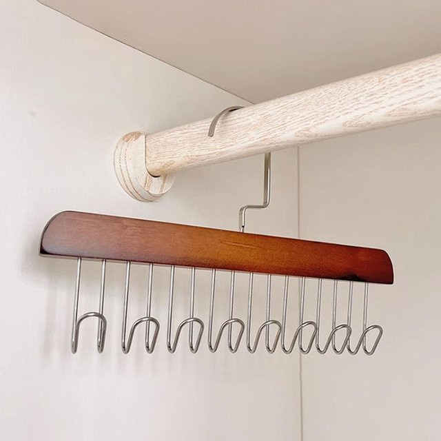 Multifunktionaler Kleiderbügel aus Holz mit 8 Haken von Love Home Garden in Weiß - Bild 1
