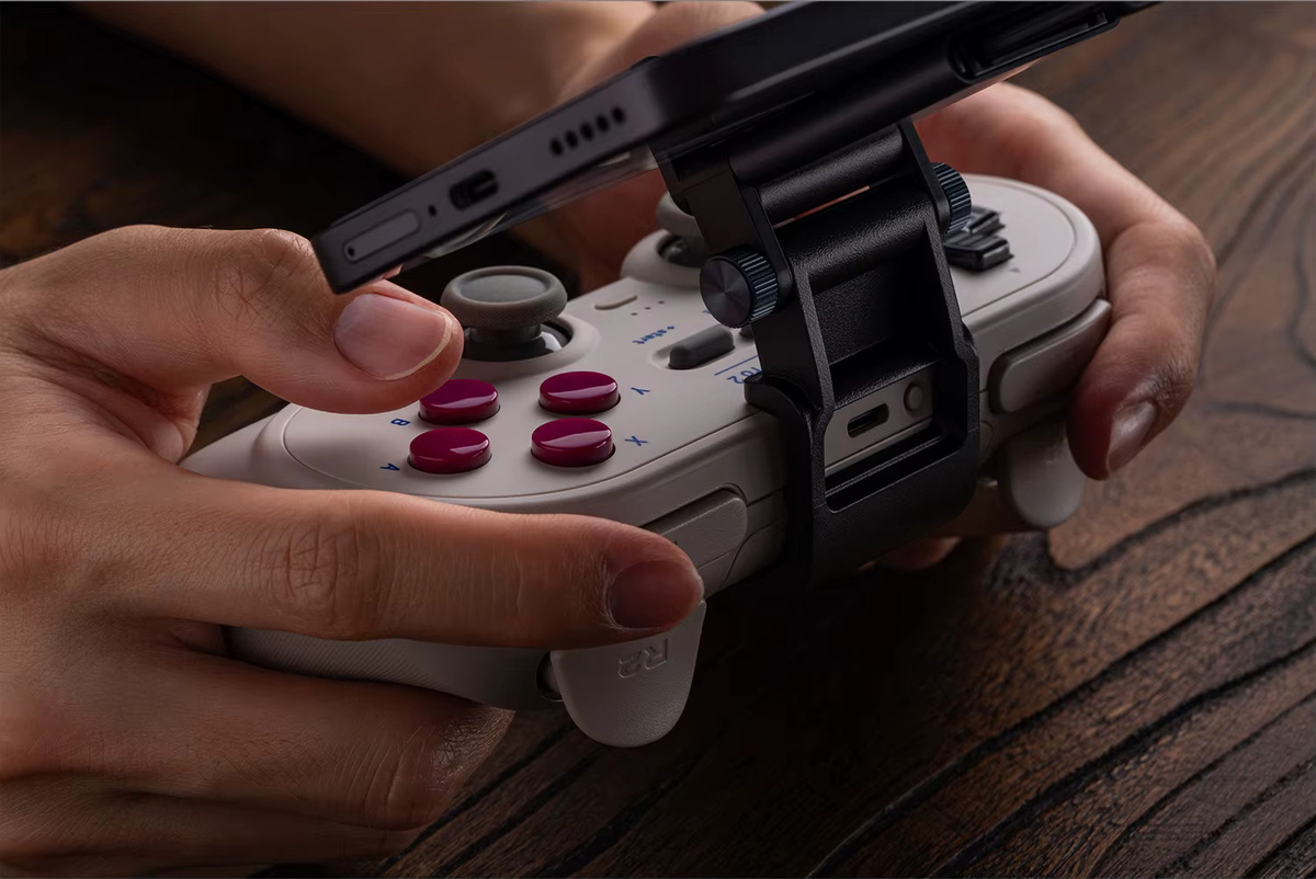 8BitDo Handy-Clip für 8BitDo Pro 2 Gamepad in Schwarz, verstellbarer Controller-Halter und Ständer für mobiles Gaming - Bild 4