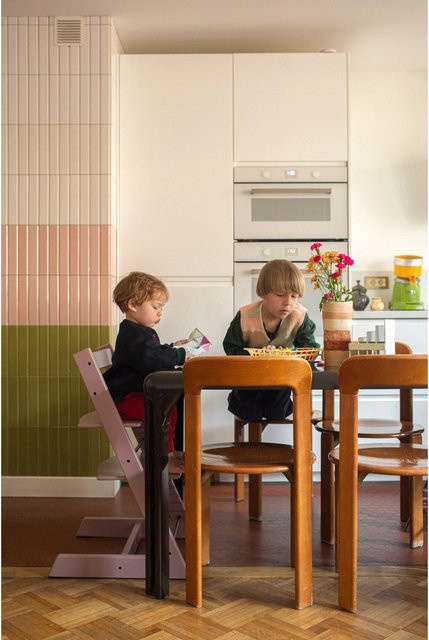 Stokke Tripp Trapp Treppenhochstuhl aus Buchenholz in Purple, H x B x T: 79 x 49 x 46 cm - Bild 1