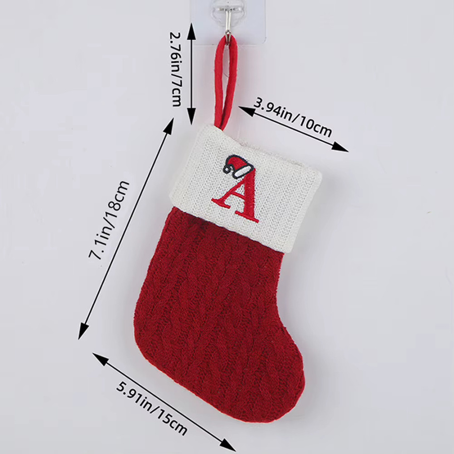 Personalisierter Weihnachtsstrumpf aus Textil in Rot mit individuellen Buchstaben als Kamin-Hängedekoration - Bild 6