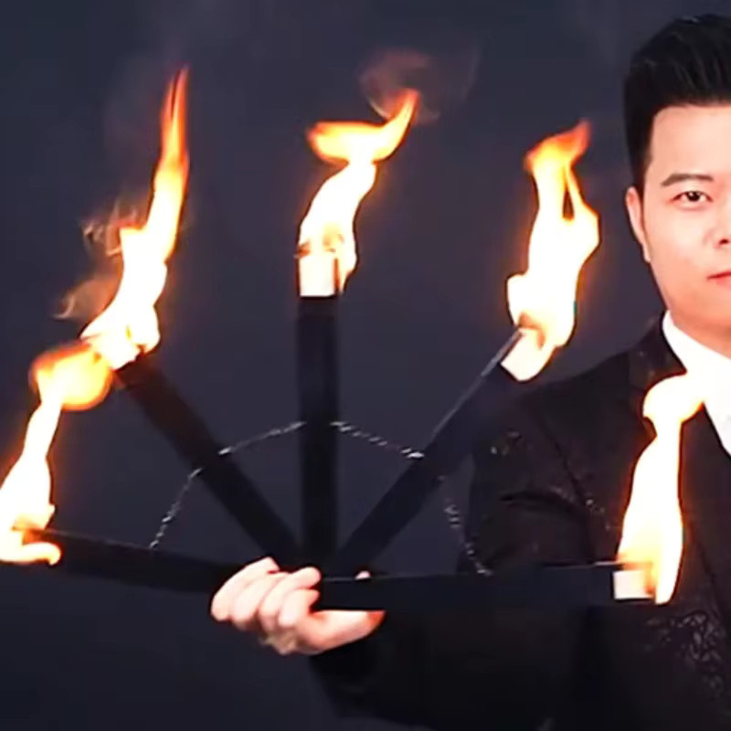 Magic.Factory Flaming Fan Magic Trick, Feuerfackel zur Fan-Illusion - Bild 2