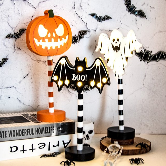 WEIGAO Halloween LED Nachtlicht mit Kürbis, Spinne, Fledermaus und Schädel Form in Schwarz für Wohnkultur und Partys, B/T/H: 26,5 x 17,5 x 17,5 cm - Bild 1