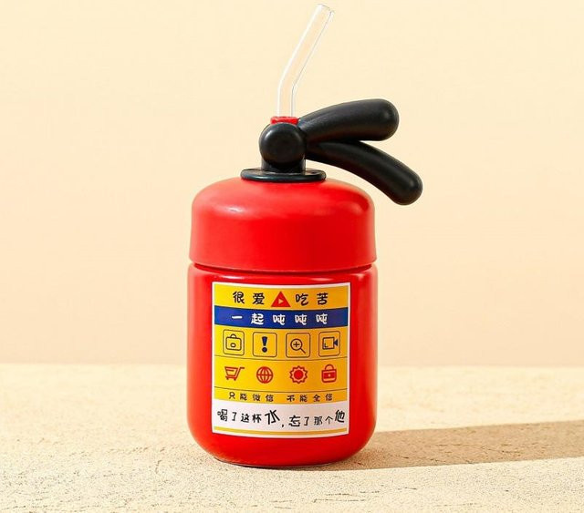 Personalisierte Keramiktasse im Feuerlöscher-Design von Yiran Furniture mit Glasstrohhalm, Rot, 400 ml - Bild 1