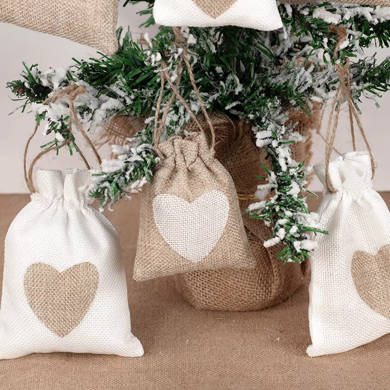 10 Stück YONGSNOW Jutebeutel aus Leinen mit Herz-Design und Kordelzug in Beige für Geschenke, Hochzeiten und Partys - Bild 3