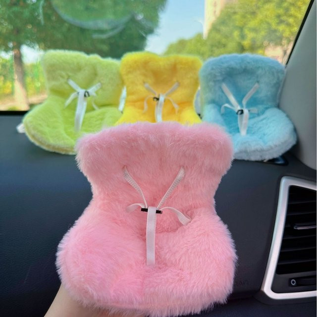 RaiKni Mini Plüsch Sicherheitssitz Kawaii Labubu Idol Kpop Puppe Display Sitz als Auto Luft Aromatisierung Dekoration in Multicolour - Bild 1