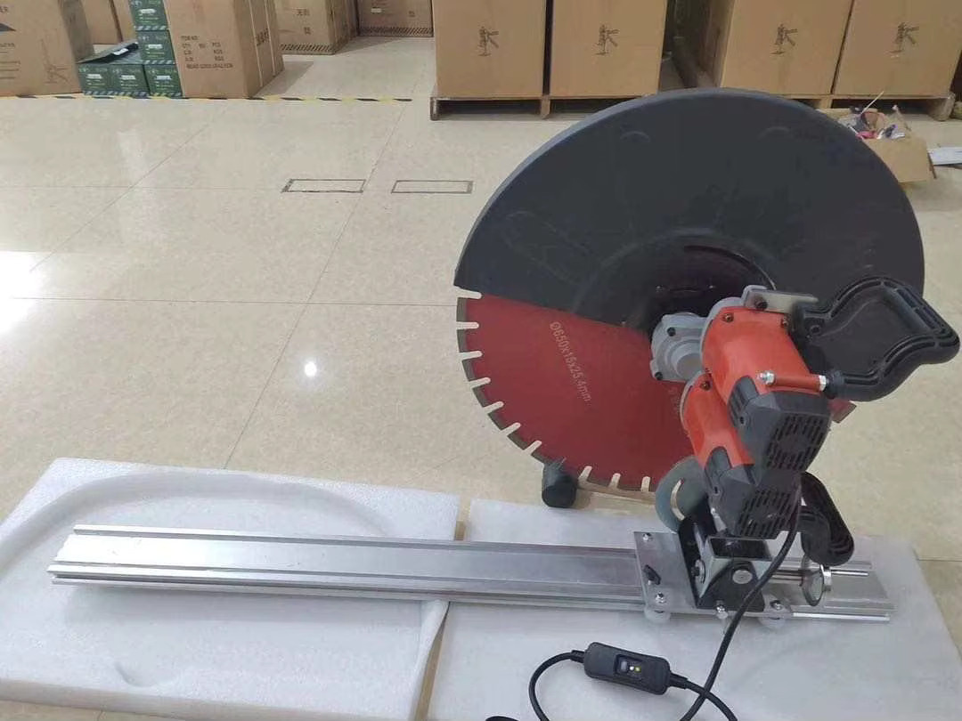 Elektrische Betonkreissäge 5500W mit 650mm Sägeblatt in Rot für Wand- und Nutfräsarbeiten - Bild 2