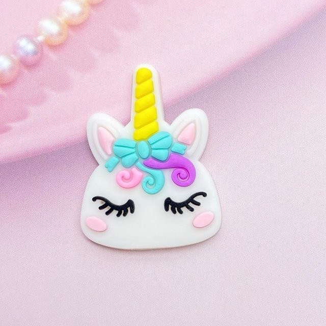 12 Stück Mini Einhornkopf Basteldekoration aus flexiblem PVC in Multicolour für DIY Scrapbook und Handy-Verzierung - Bild 1