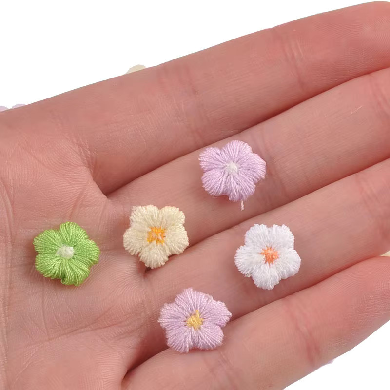 50 Stück Mini-Blumen-Patches in gemischten Farben, 11 mm zum Nähen und für DIY-Bastelarbeiten - Bild 2