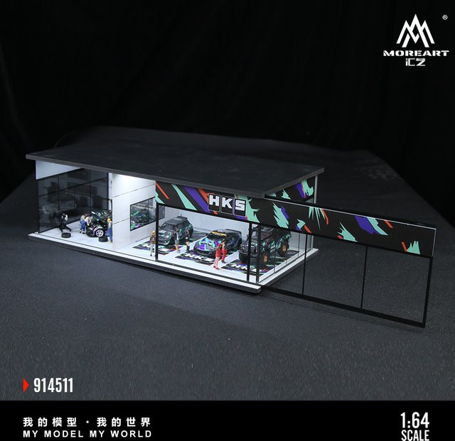TimeMicro MoreArt HKS Gemälde Ausstellungshalle Montageszene, 1:64, Fahrzeuge - Bild 1