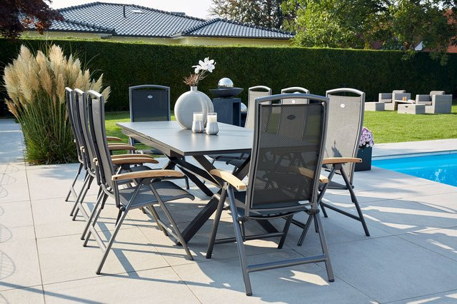 Hartman Xanadu Raffaelo Garten-Essgruppe aus Aluminium und Teak mit Glaskeramik-Tischplatte in Anthrazit und Natur, erweiterbar, inklusive 8 Klappstühlen mit Teak-Armlehnen - Bild 1