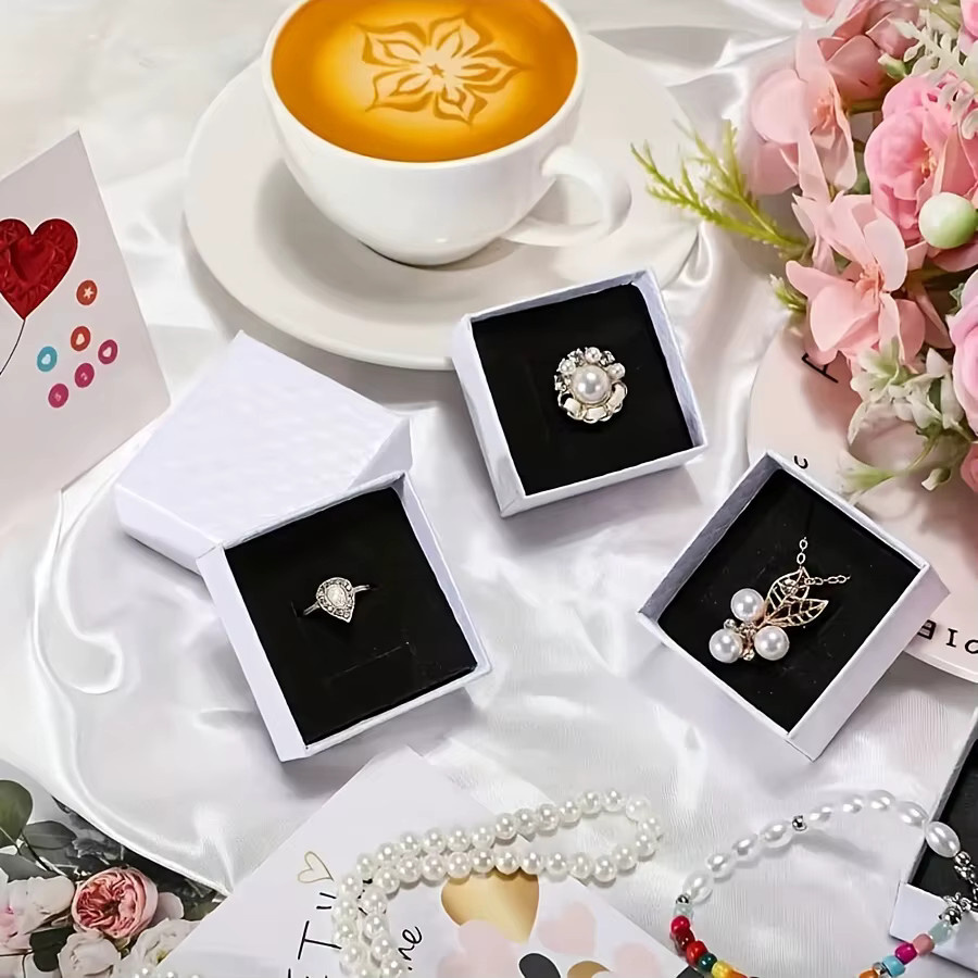 DUTRIEUX Schmuckschatulle-Set mit kariertem Design für Halsketten, Ringe und Ohrringe in Schwarz, Weiß und Marineblau - Bild 2