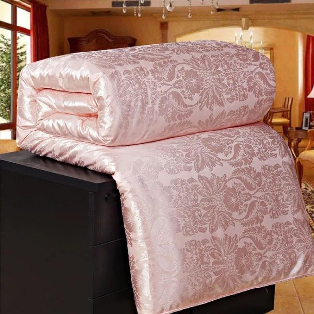 Satin-Seiden-Steppdecke von A Family Of Home Textiles als kühle Sommerdecke, atmungsaktiv und antibakteriell, B/B: 180 x 220 cm - Bild 1