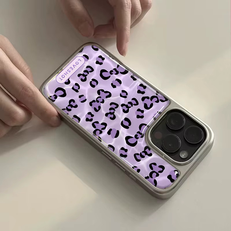 DecoPhone Stoßfeste Handyhülle mit lila Leopardenmuster, Schleife und silbernem Rand für iPhone 17, 16, 15, 14 Pro Max mit Hydrogel-Rückplatte - Bild 2