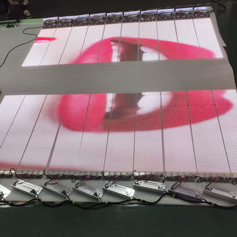 OEING Flexibles Transparentes LED-Display als Weicher Vorhang-LED-Bildschirm und Faltbares LED-Videofenster mit Hoher Lichtdurchlässigkeit in Transparent - Bild 3