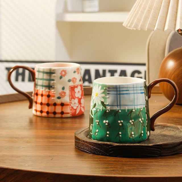 JUSTINLAU Handgezeichnete Keramiktasse mit Waldmotiv in Blau und Multicolour mit Textur und Nischendesign - Bild 1