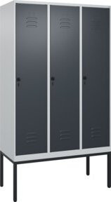 C+P Spind Classic PLUS Garderobenschrank mit 3 Abteilen, Stahlkonstruktion, Farbe: Grau, H x B x T: 212 x 120 x 50 cm - Bild 1