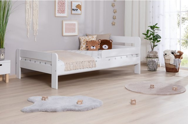 TiCAA Kinderbett Bennet aus Kiefer Massivholz mit Rausfallschutz und Lattenrost, Farbe Weiß - Bild 1