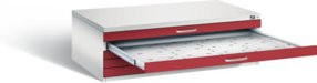 C+P Flachablageschrank Serie 7100_7200, Front Rubinrot, Korpus Lichtgrau, H x B x T: 42 x 135 x 96 cm - Bild 1