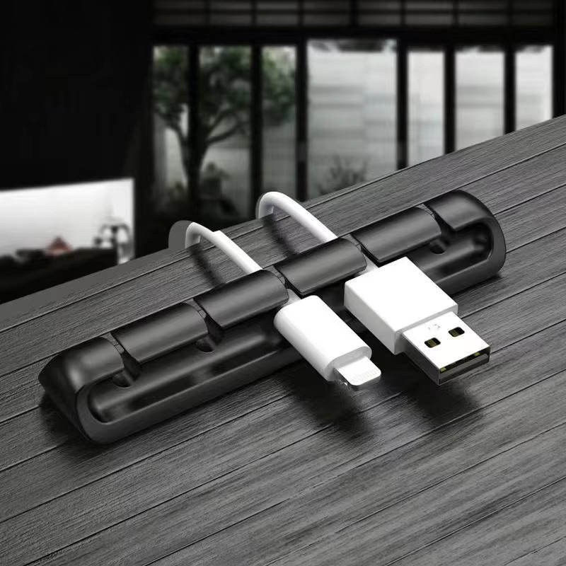 Selbstklebender Silikon-USB-Kabel-Organizer für USB-A und USB-C in Schwarz zur Kabelaufbewahrung am Schreibtisch - Bild 3