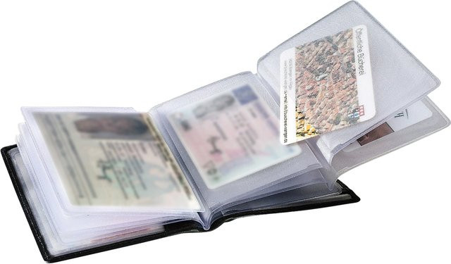 Ausweis-Mappe von MODERNE HAUSFRAU aus Leder und Kunststoff mit Verschlussklappe in Schwarz oder Braun - Bild 1